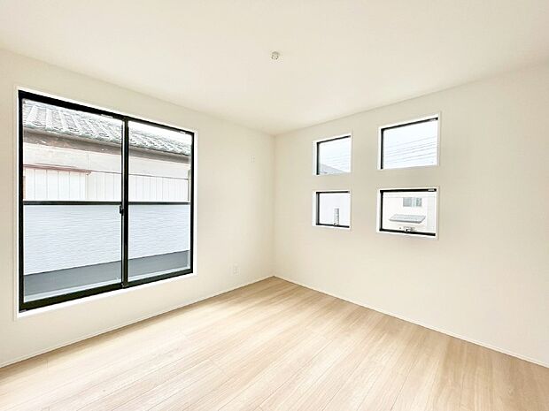 明るいバルコニーサイドに洋室を設置。目覚めの良い寝室に。