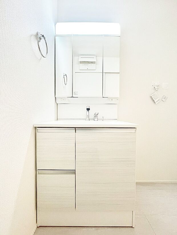 収納力と機能性に優れた洗面化粧台