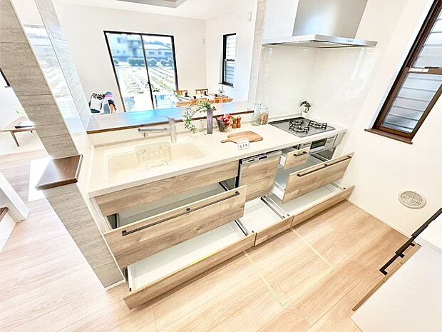 使いやすさを優先したスライド式収納タイプ!