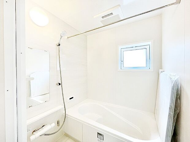 浴室乾燥機付きのバスルームでいつでも快適なバスタイムが楽しめます!