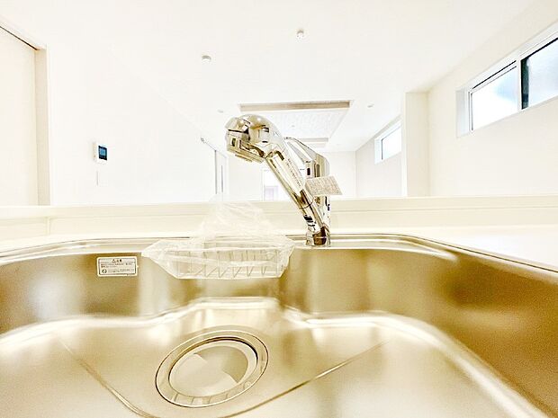 いつでも清潔なおいしいお水を。一つの水栓で水道水と浄水を使い分け。