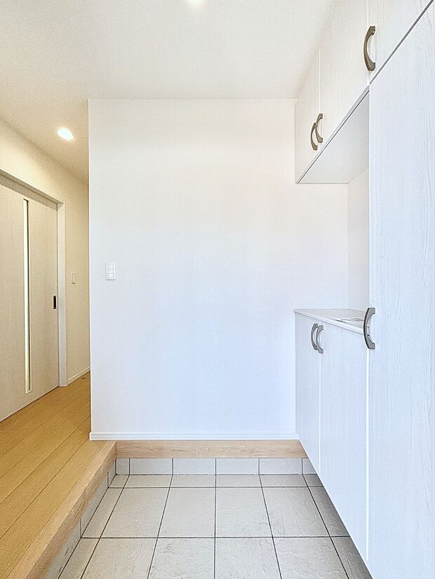 家族の帰宅やお客様をあたたかく迎える玄関