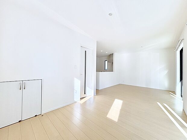 家族の笑顔が自然と生まれてくる、そんな雰囲気のダイニングに仕上がっています。