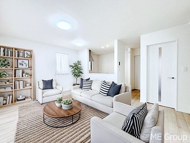 落ち着いた雰囲気のLDKは家族みんなの快適空間 ※家具はCGです