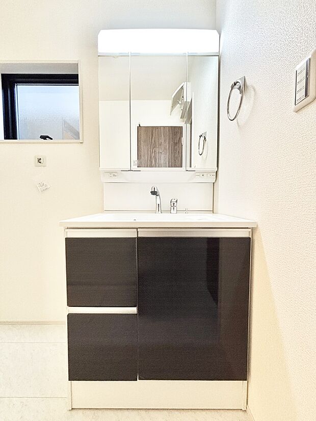 収納力と機能性に優れた洗面化粧台