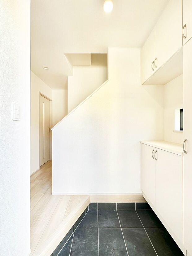 家族の帰宅やお客様をあたたかく迎える玄関