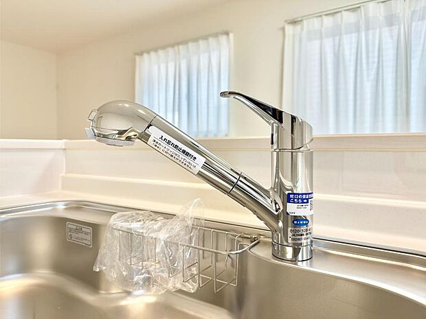 いつでも清潔なおいしいお水を。一つの水栓で水道水と浄水を使い分け。