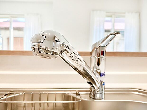 いつでも清潔なおいしいお水を。一つの水栓で水道水と浄水を使い分け。