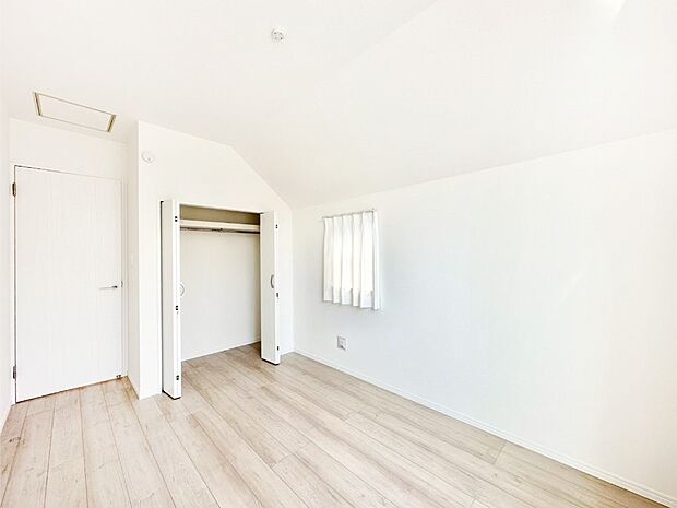 使いやすい形でベットや家具の置き方にも困ることもありません。