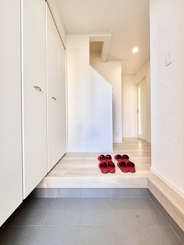 家族の帰宅やお客様をあたたかく迎える玄関