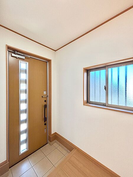 明るい玄関はお客様をお出迎えするのにぴったりです！