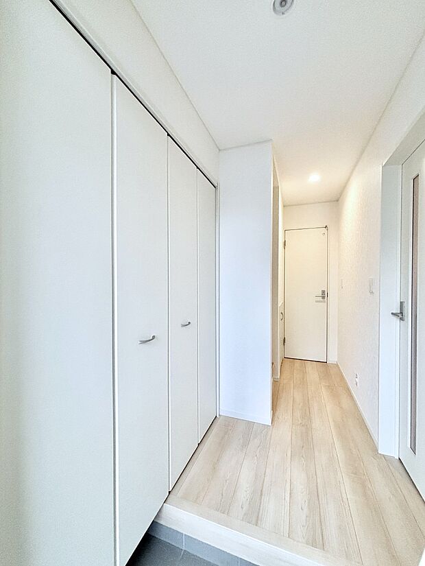 家族の帰宅やお客様をあたたかく迎える玄関  