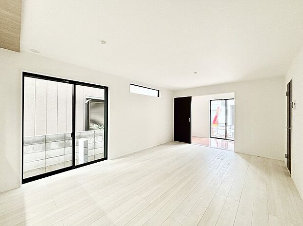 家族団らんの時間も増えそうなくつろぎのリビングダイニング。