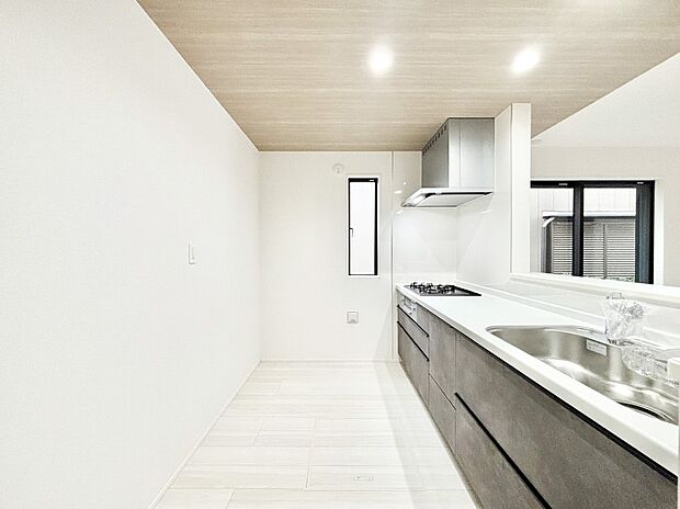 ゆとりあるキッチンではご家族と楽しくお料理ができます。