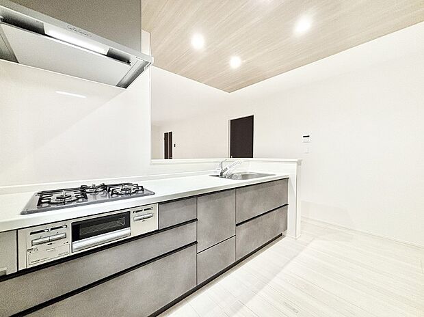 料理をしながらでもご家族との会話を楽しめる対面キッチン