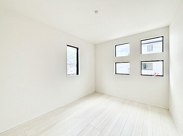 使いやすい形でベットや家具の置き方にも困ることもありません。