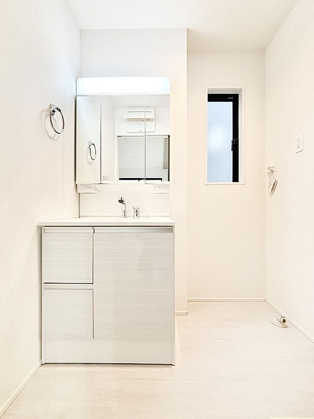 収納力と機能性に優れた洗面化粧台