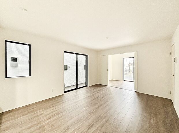 家族団らんの時間も増えそうなくつろぎのリビングダイニング。