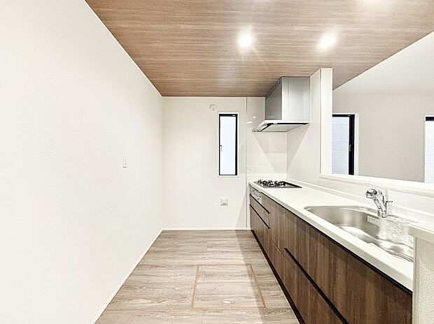 ゆとりあるキッチンではご家族と楽しくお料理ができます。