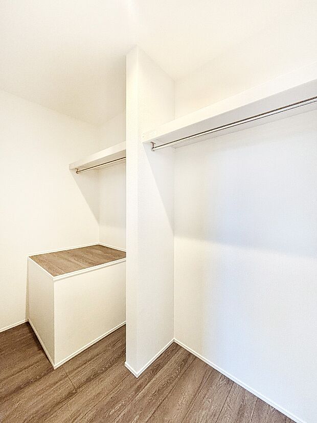 ウォークインクローゼット付きで生活空間を広く利用できます。