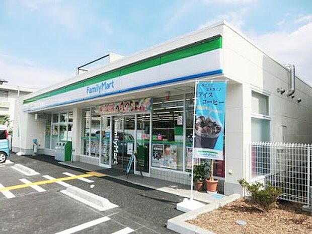 コンビニ 800m ファミリーマート さいたま太田窪店