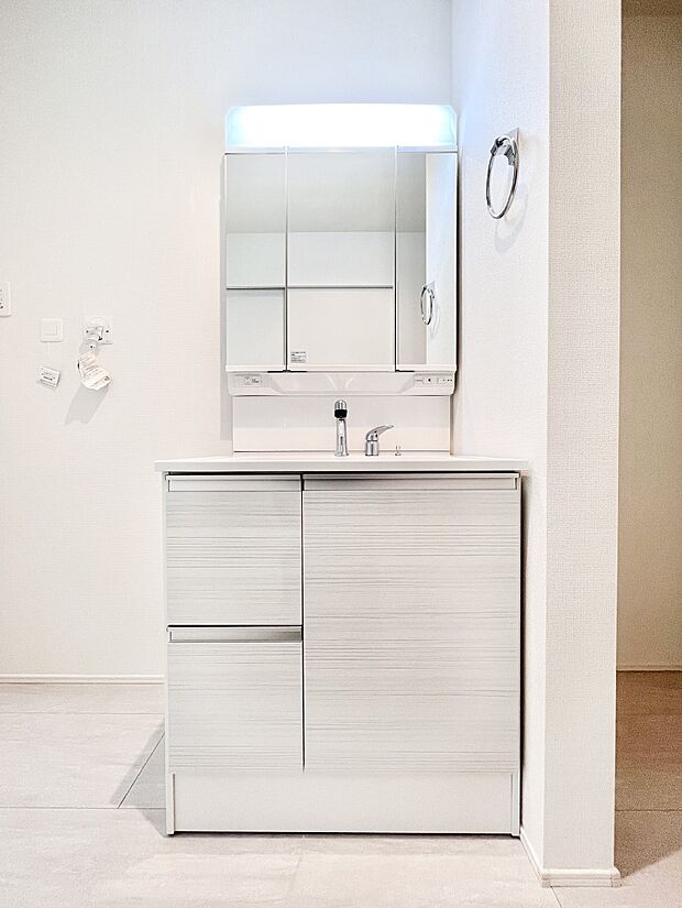 収納力と機能性に優れた洗面化粧台