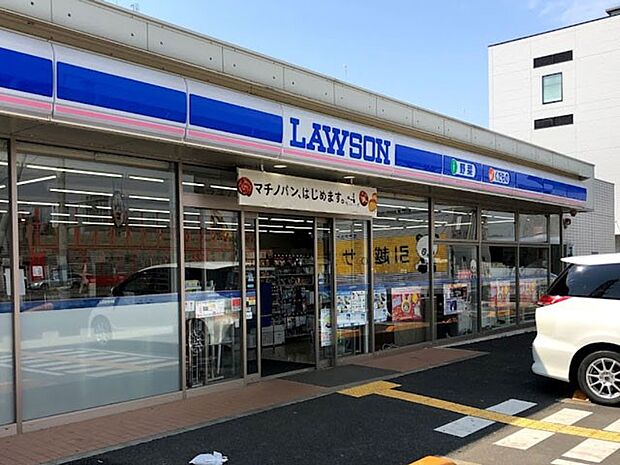 コンビニ 900m ローソン 和光新倉五丁目店
