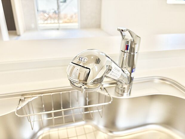 いつでも清潔なおいしいお水を。一つの水栓で水道水と浄水を使い分け。