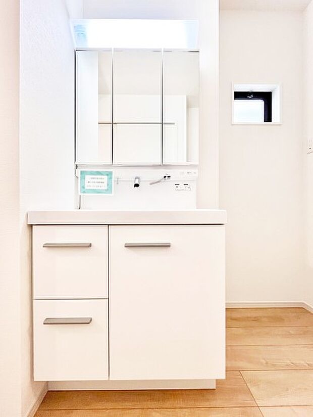 収納力と機能性に優れた洗面化粧台