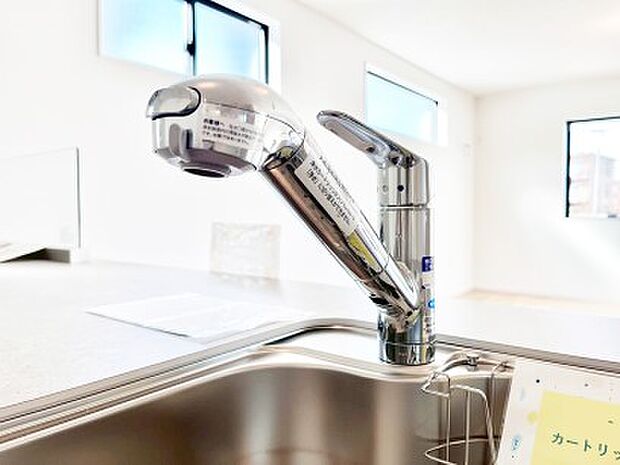 いつでも清潔なおいしいお水を。一つの水栓で水道水と浄水を使い分け。