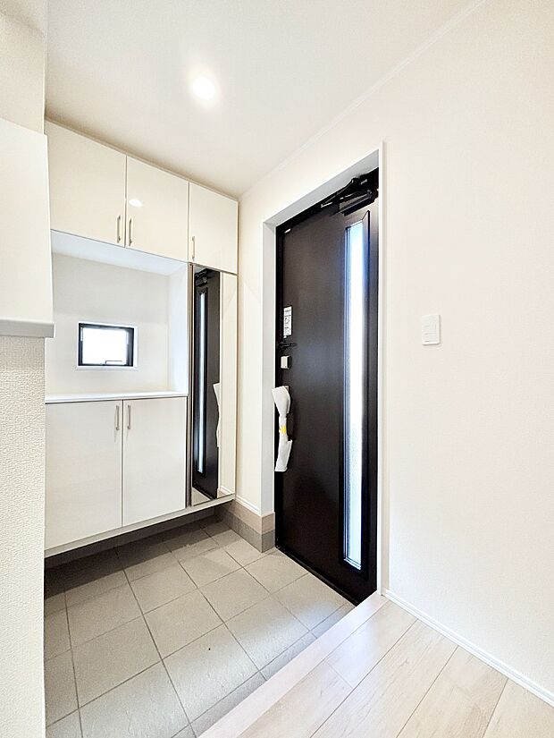 飾り棚を利用して、お越しいただくお客様をおもてなしできます。