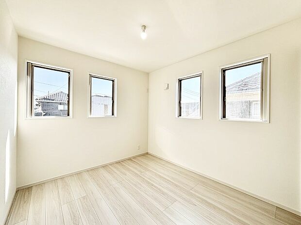 爽やかな日差しがお部屋全体を優しく包み込んでくれます