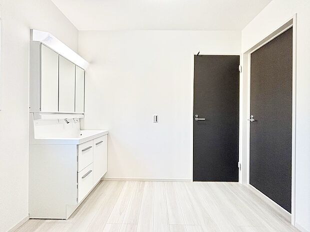 キッチンとの動線を考慮した水廻り集中設計で忙しい時間の家事もラクラク