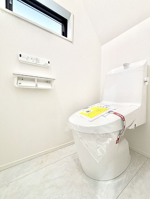 明るく清潔感のあるトイレです。