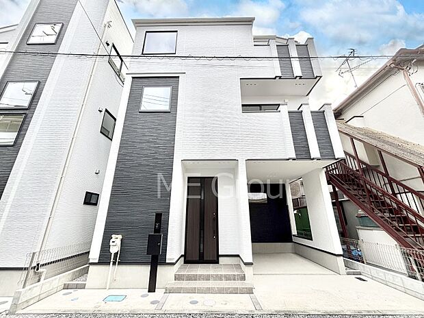 洗練された外観、上質な住空間が広がる室内は永く安心して過ごせる住居です。