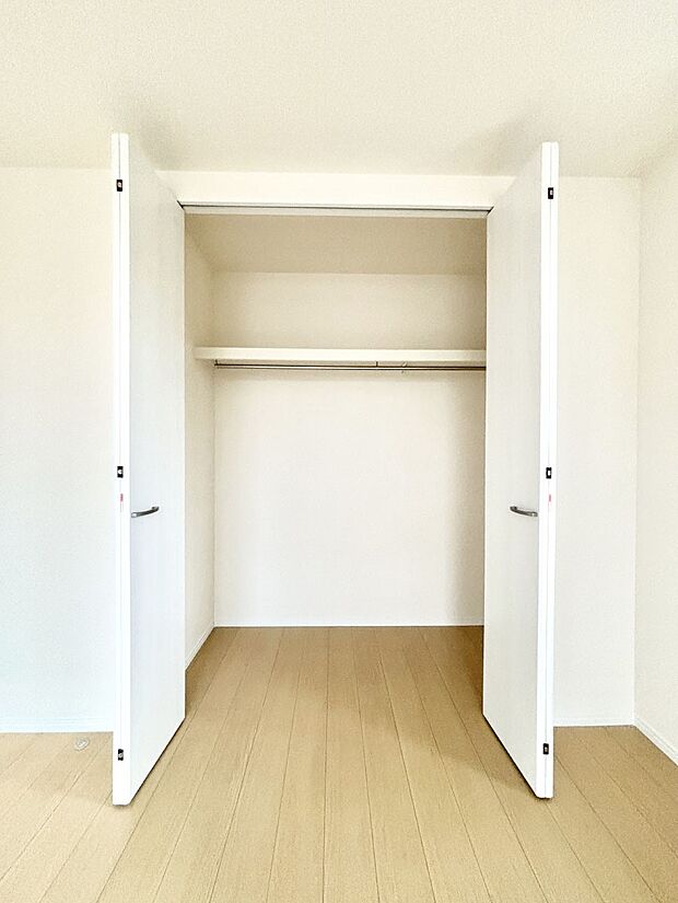 たっぷりの収納スペースで快適に暮らせそう 