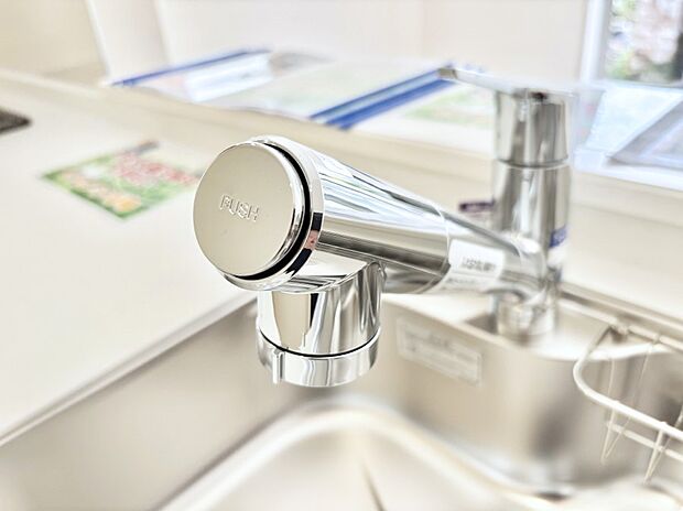 いつでも清潔なおいしいお水を。一つの水栓で水道水と浄水を使い分け。