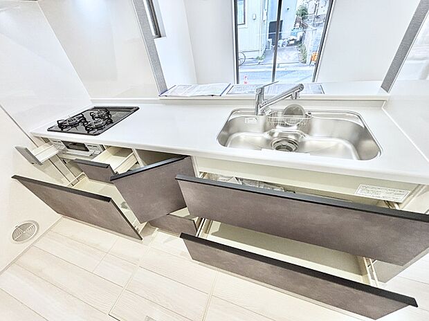 使いやすさを優先したスライド式収納タイプ!