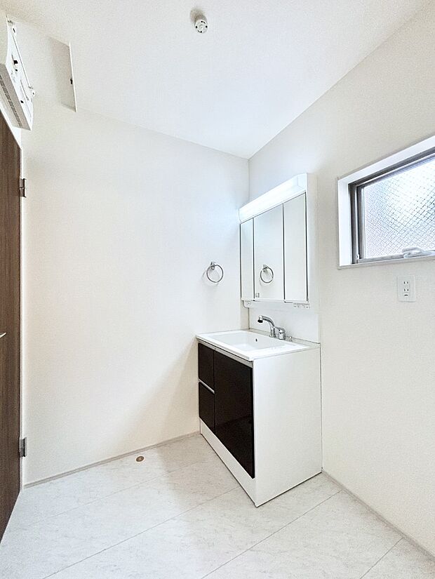 広々とゆとりのあるランドリースペース。