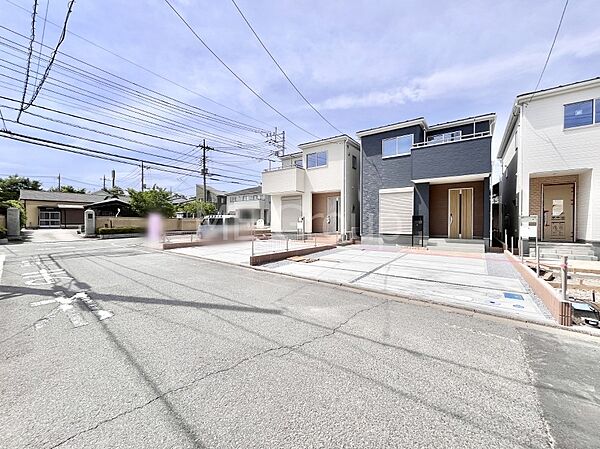 見通しの良さとともに、街並みに開放感を与えてくれます。