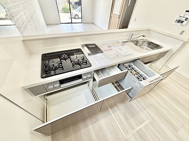 使いやすさを優先したスライド式収納タイプ!