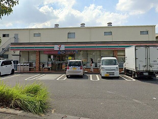 コンビニ 100m セブン-イレブン 八潮緑町3丁目店