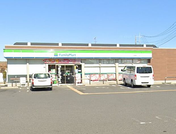 コンビニ 553m ファミリーマート岩槻東町一丁目店