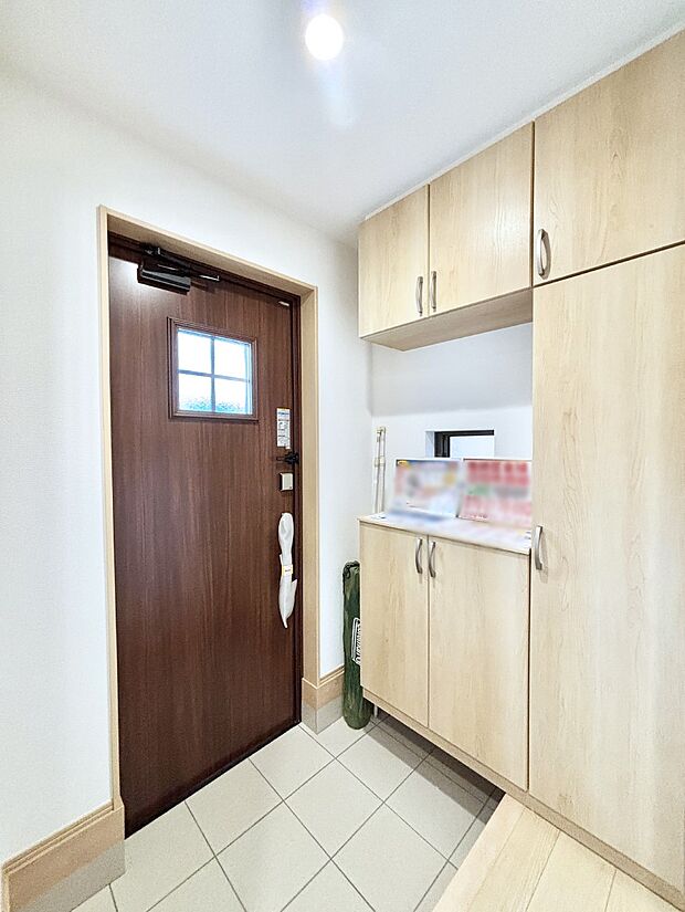 飾り棚を利用して、お越しいただくお客様をおもてなしできます。