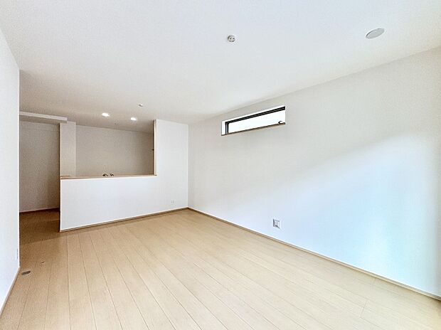 家族の笑顔が自然と生まれてくる、そんな雰囲気のダイニングに仕上がっています。