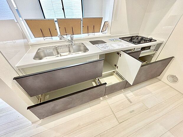 使いやすさを優先したスライド式収納タイプ!