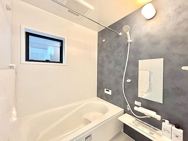 落ち着いた雰囲気でゆっくりお寛ぎいただけるバスルーム