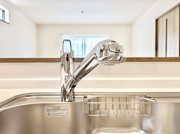 いつでも清潔なおいしいお水を。一つの水栓で水道水と浄水を使い分け。