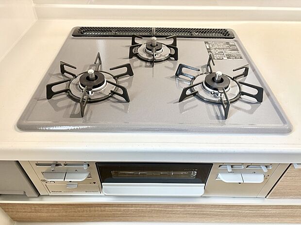 ガスコンロはSiセンサー搭載。火力調節や焦げ付き・消し忘れも防いでくれます。