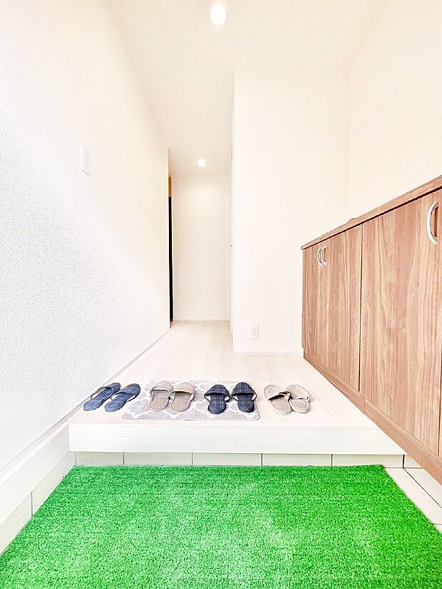 散らかりがちな玄関もスッキリの玄関収納付